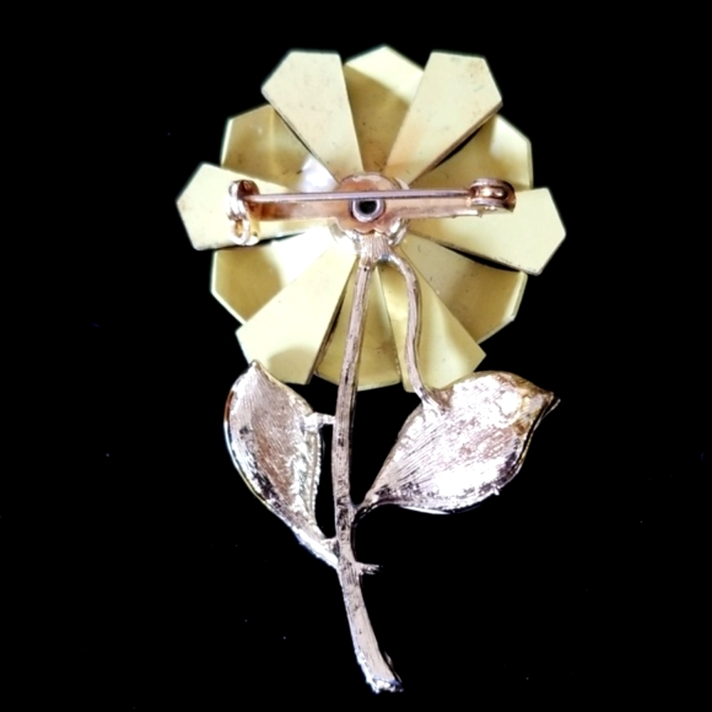 Vintage Mid Century Enamel Flower Brooch Pin - Picture 7 of 11